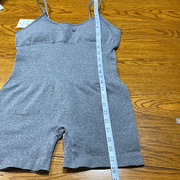 NWT Halara Bodysuit Size L Grey Adjustable Padded Tank Style Shorts - Picture 5 of 9